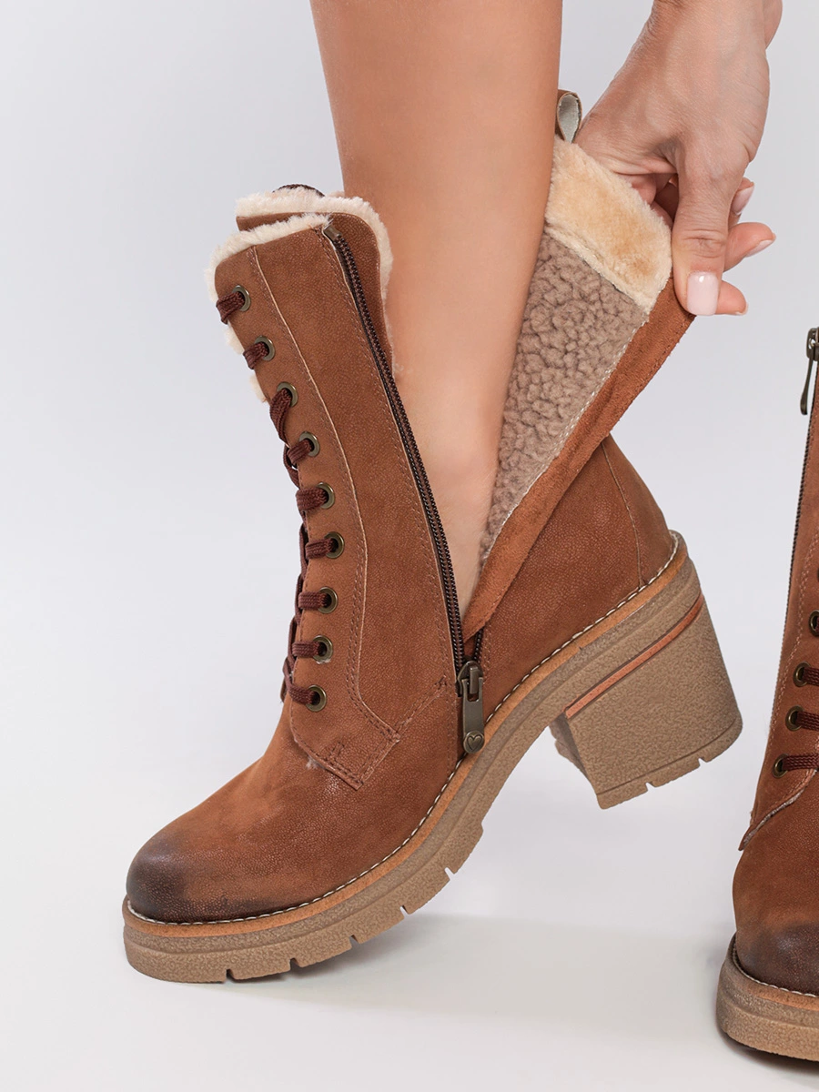 Ботинки-дерби коричневого цвета на высоком каблуке
